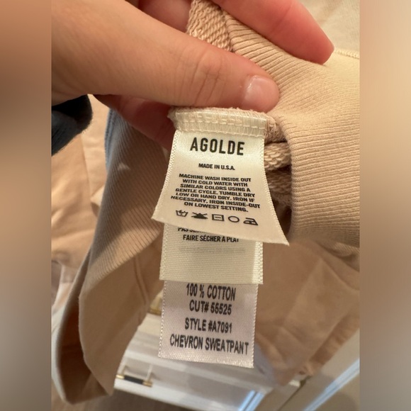 Agolde Large V- Neck Cream Sweatshirt. ⚡️ - Picture 4 of 5